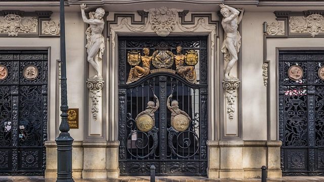 Edificio antiguo capilaridad en Valencia